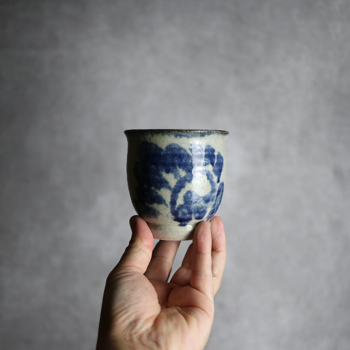 湯呑1 呉須釉 唐草 やちむん 陶器 栄一工房