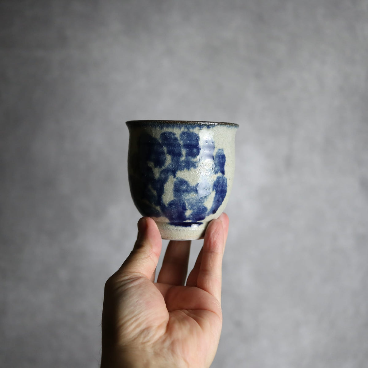 湯呑1 呉須釉 唐草 やちむん 陶器 栄一工房