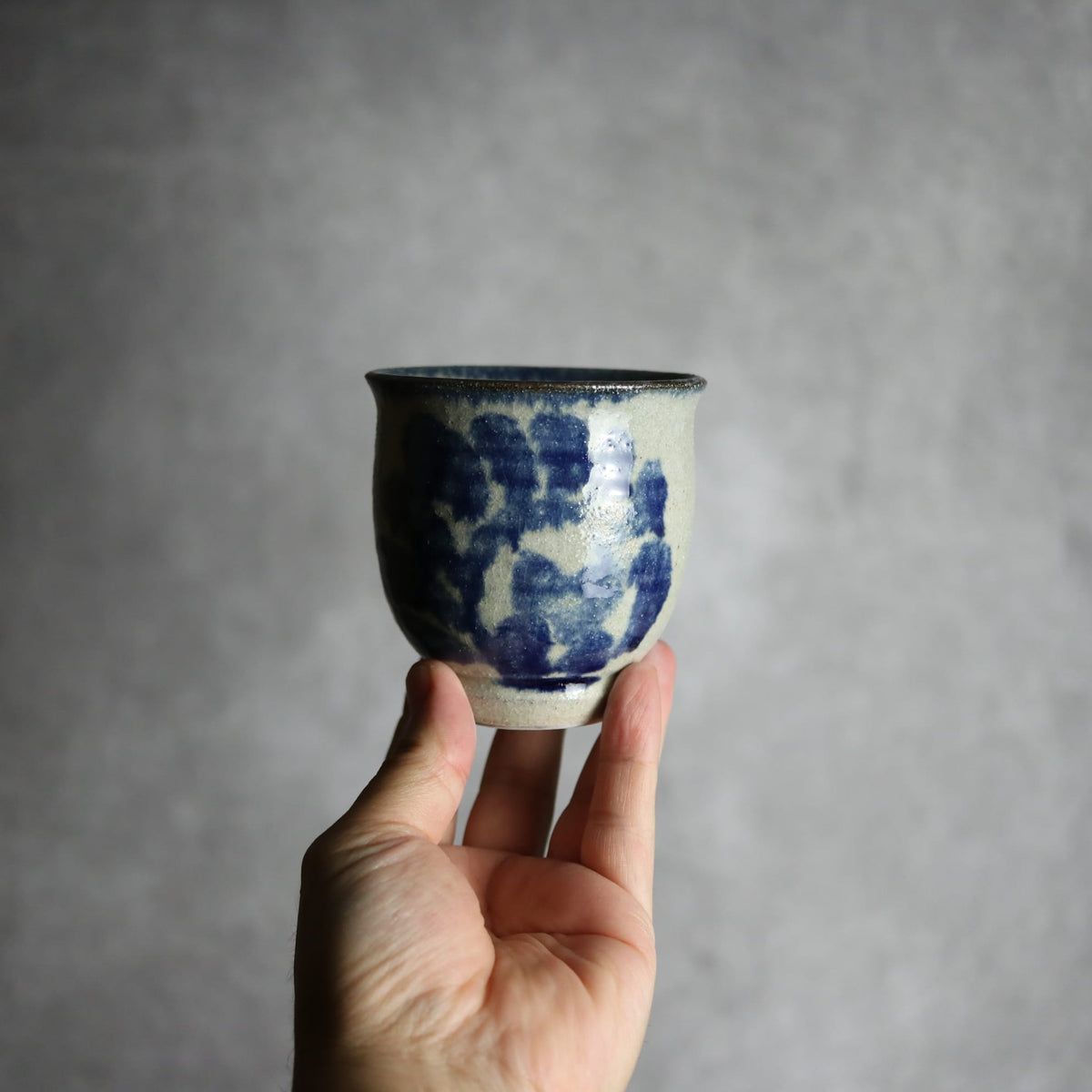 湯呑1 呉須釉 唐草 やちむん 陶器 栄一工房