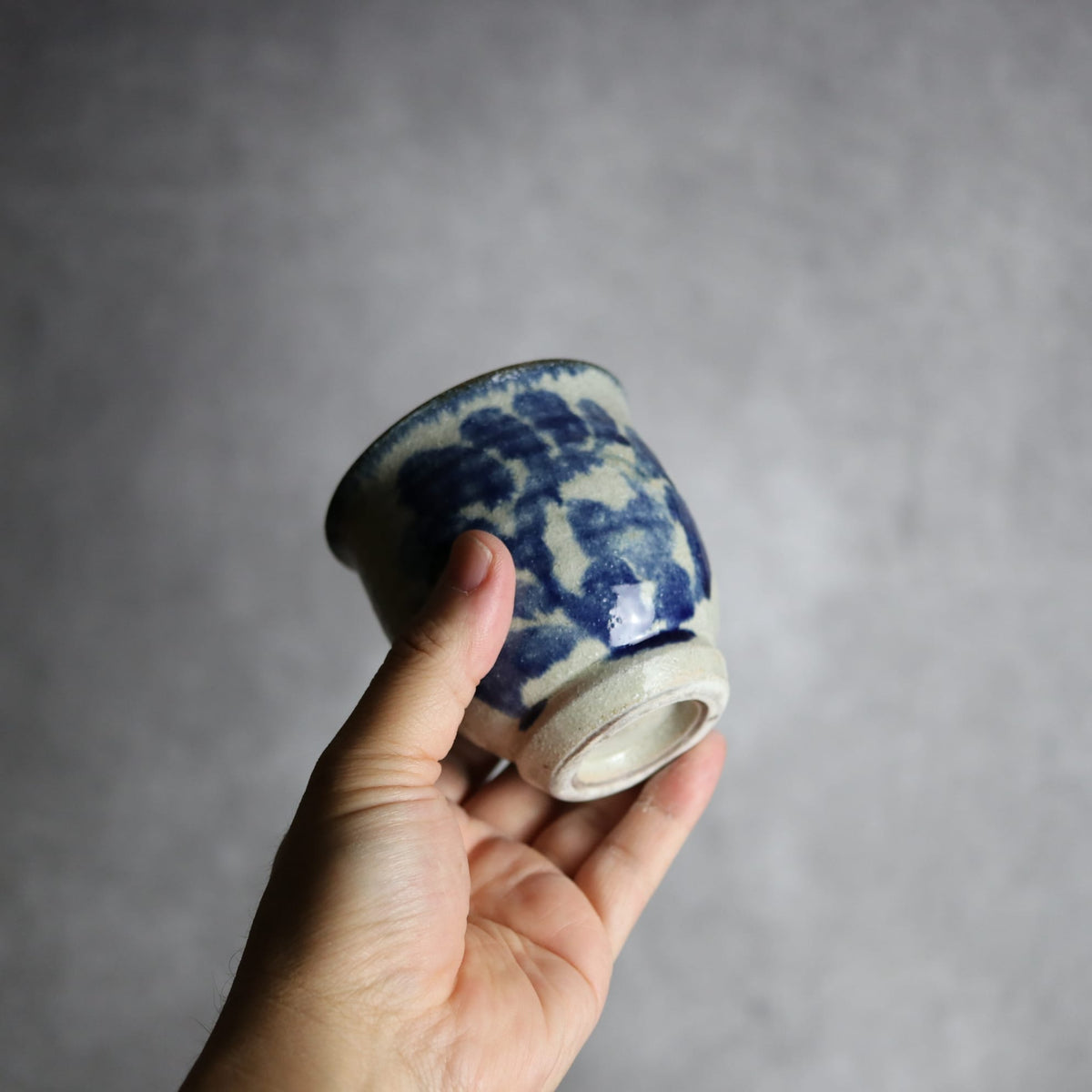 湯呑1 呉須釉 唐草 やちむん 陶器 栄一工房
