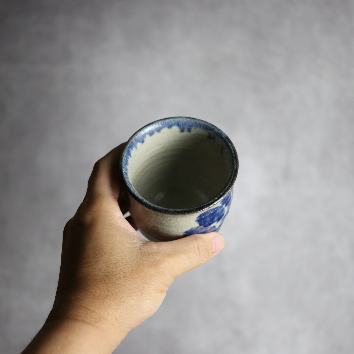 湯呑1 呉須釉 唐草 やちむん 陶器 栄一工房