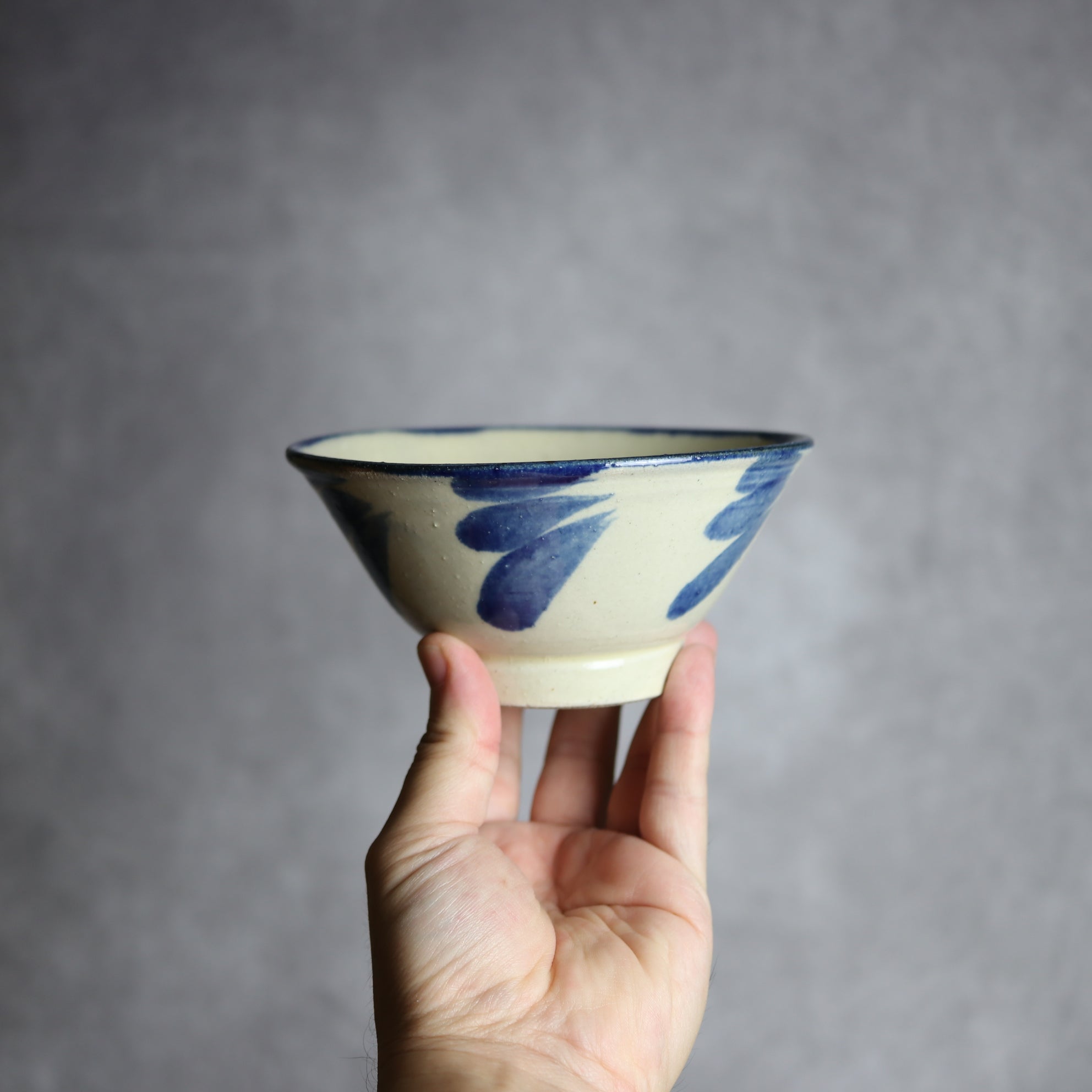 いずみ窯 島袋工房 - 4.5寸マカイ1 呉須釉 葉紋 やちむん 陶器 いずみ窯 島袋工房 - mundasui