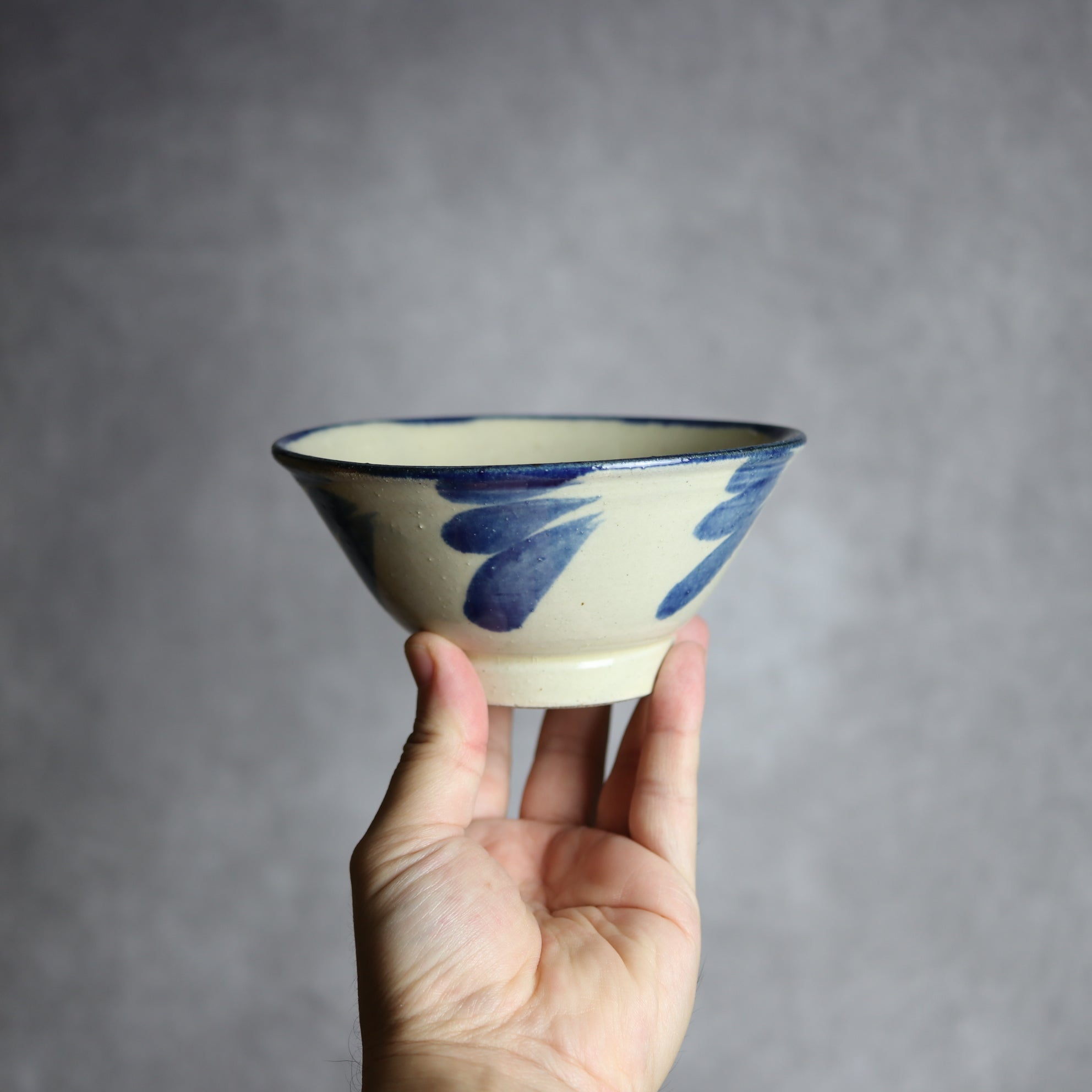 いずみ窯 島袋工房 - 4.5寸マカイ1 呉須釉 葉紋 やちむん 陶器 いずみ窯 島袋工房 - mundasui