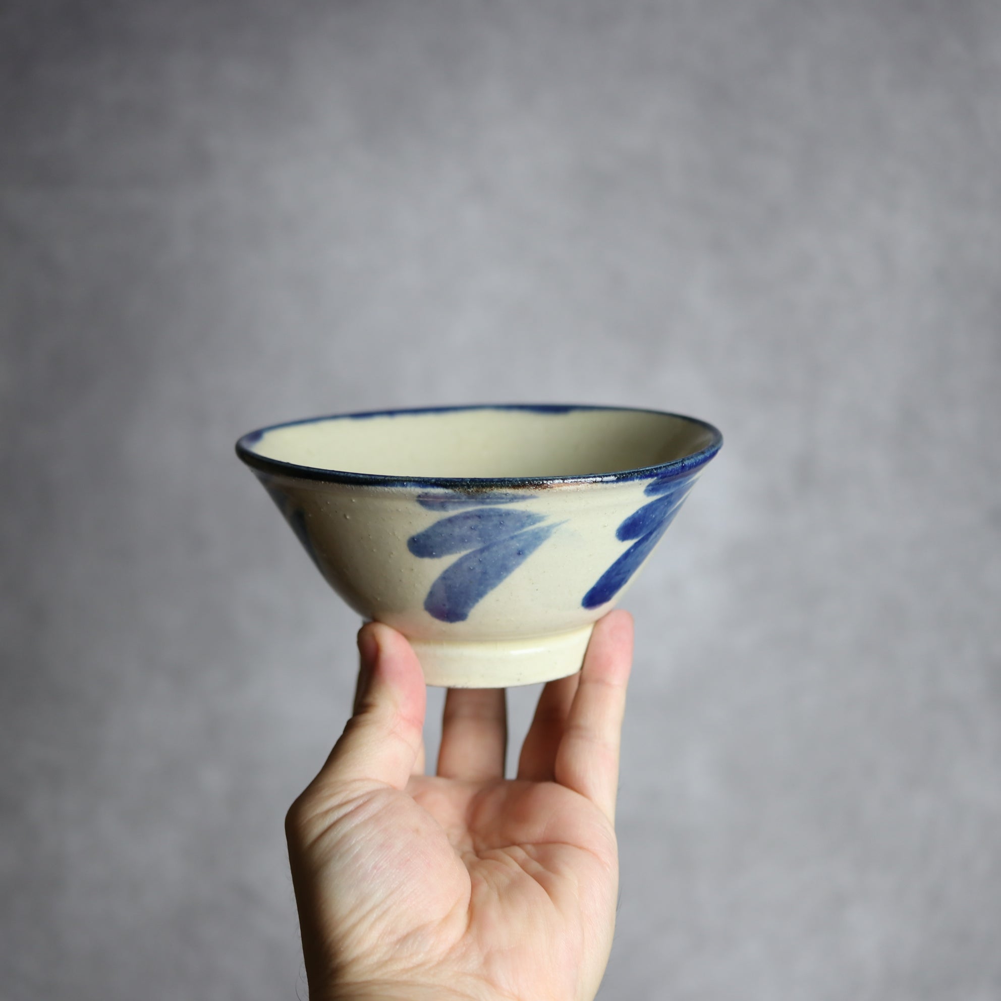 いずみ窯 島袋工房 - 4.5寸マカイ1 呉須釉 葉紋 やちむん 陶器 いずみ窯 島袋工房 - mundasui