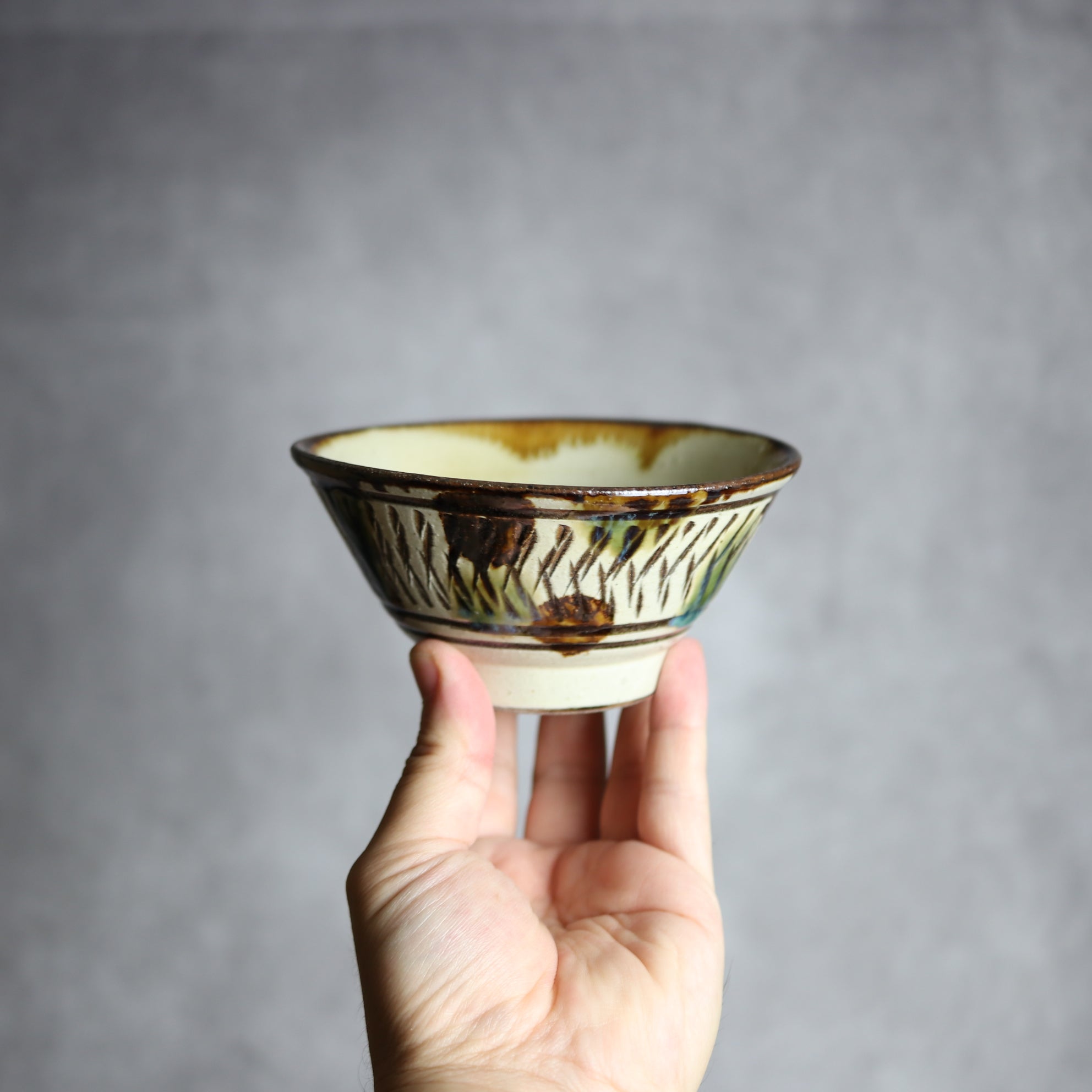 いずみ窯 島袋工房 - 4寸マカイ1 三彩 点打 飛鉋 やちむん 陶器 いずみ窯 島袋工房 - mundasui