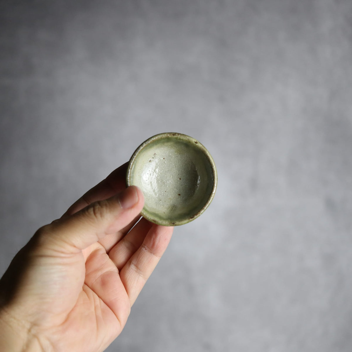 猪口1 緑釉 点打 やちむん 陶器 栄一工房