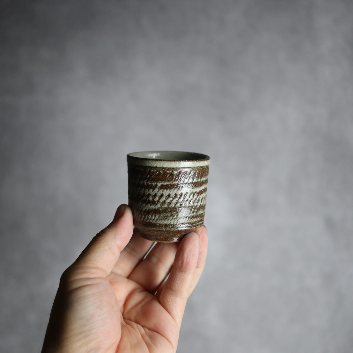 ぐい呑み1 飛鉋 やちむん 陶器 栄一工房