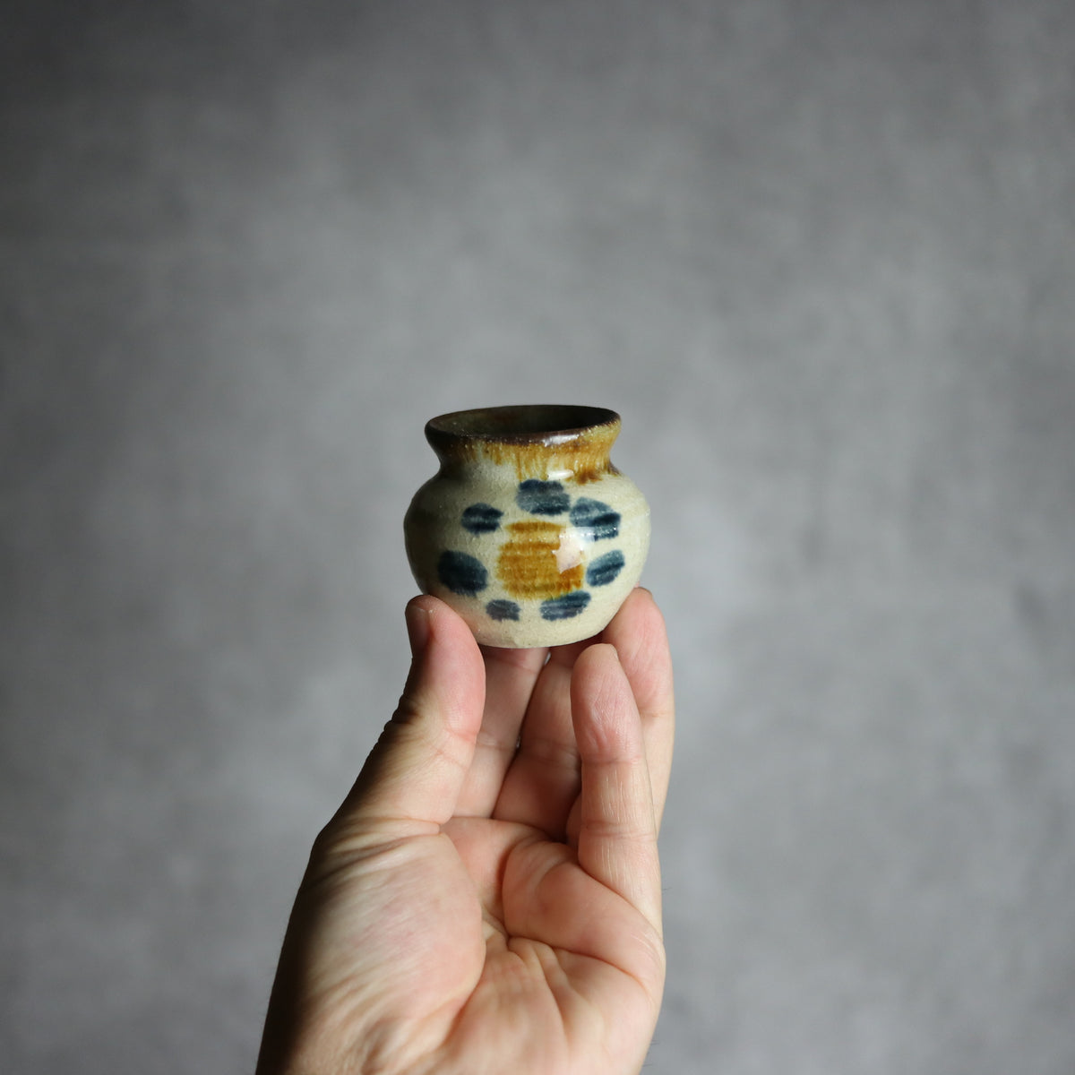 楊枝壺1 飴 呉須釉 印花 やちむん 陶器 北窯 松田共司工房