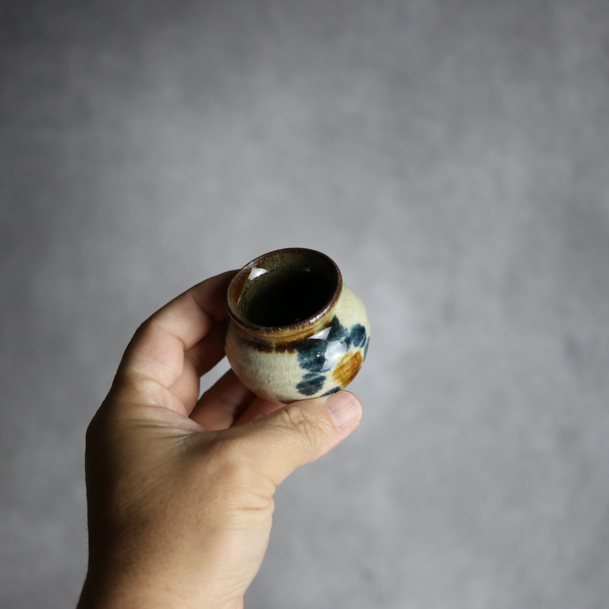 楊枝壺1 飴 呉須釉 印花 やちむん 陶器 北窯 松田共司工房