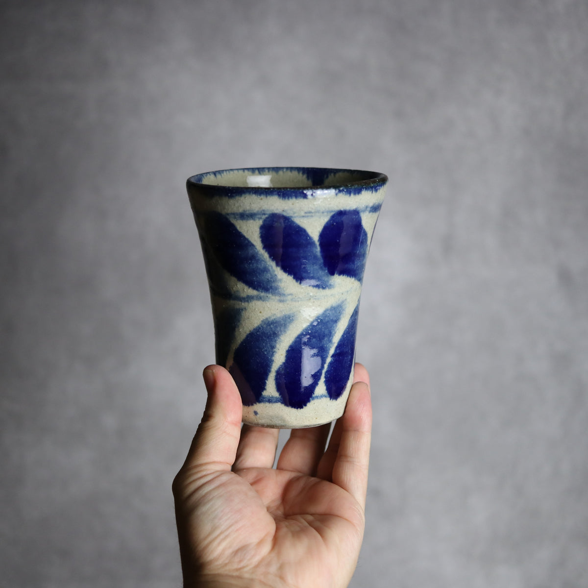 Vカップ 大1 呉須釉 双葉 やちむん 陶器 北窯 松田共司工房