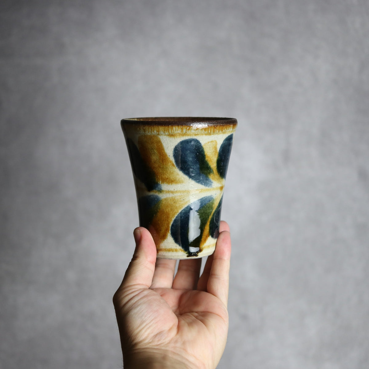 Vカップ 大1 飴 呉須釉 双葉 やちむん 陶器 北窯 松田共司工房