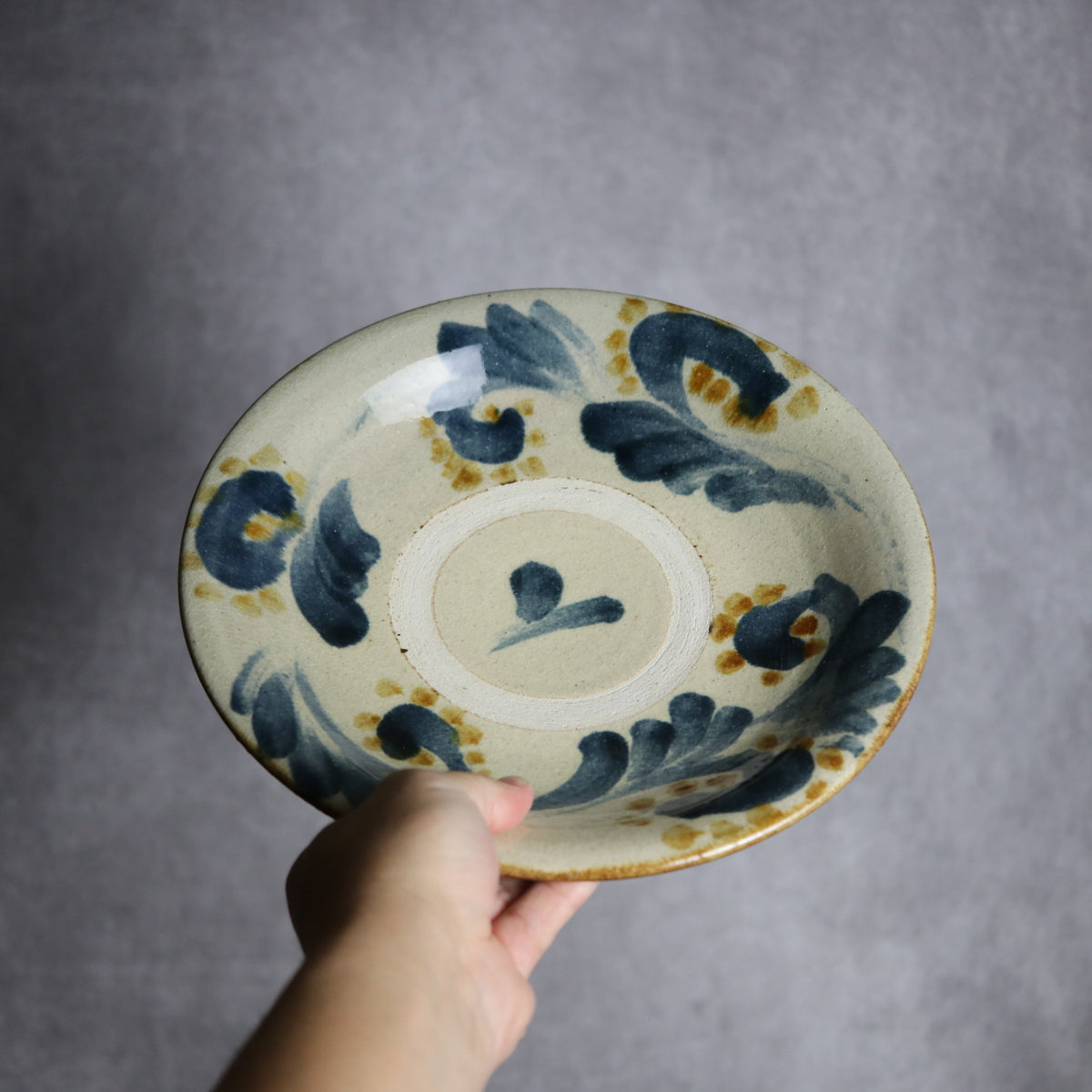 8寸皿1 飴 呉須釉 唐草 やちむん 陶器 北窯 松田共司工房