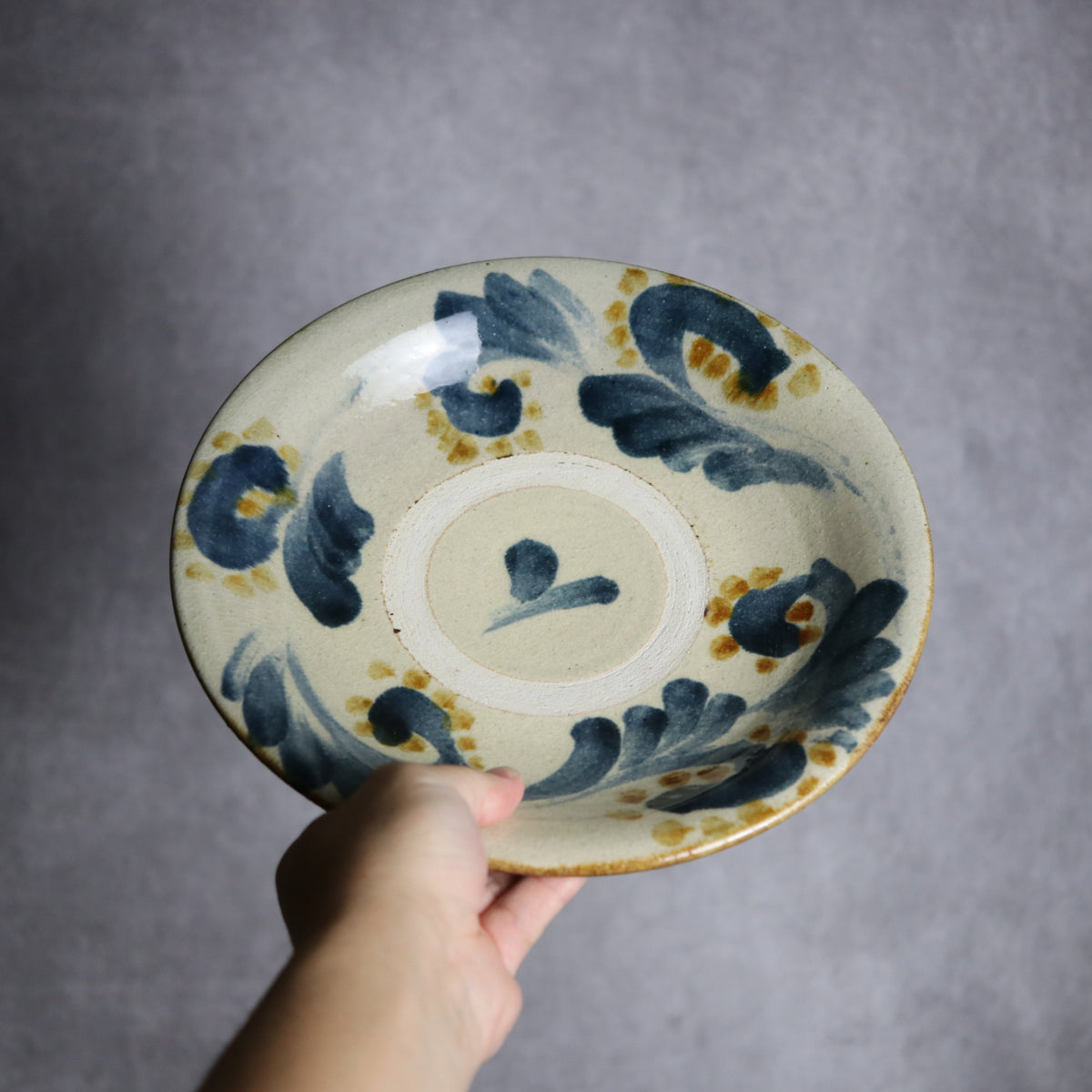8寸皿1 飴 呉須釉 唐草 やちむん 陶器 北窯 松田共司工房