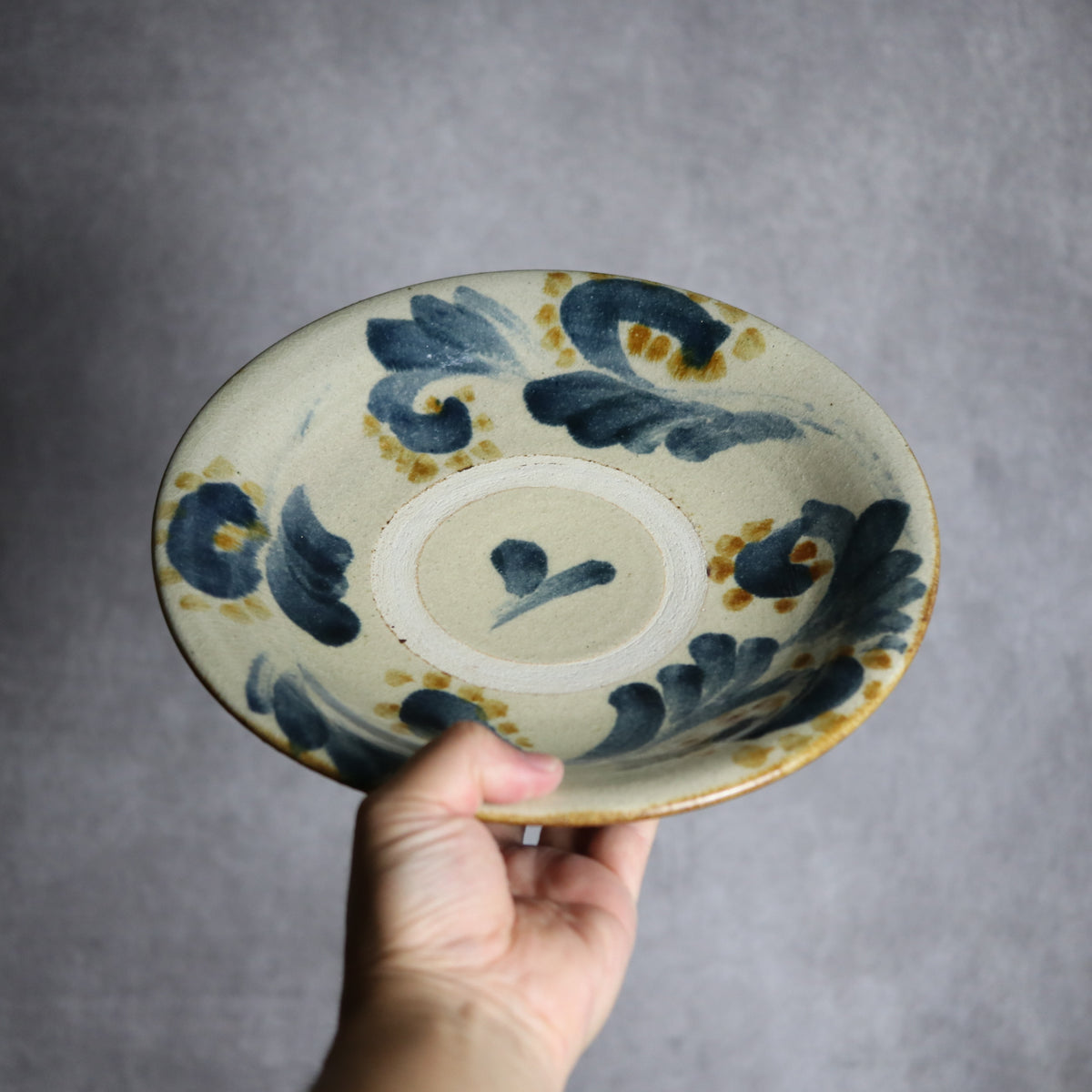 8寸皿1 飴 呉須釉 唐草 やちむん 陶器 北窯 松田共司工房