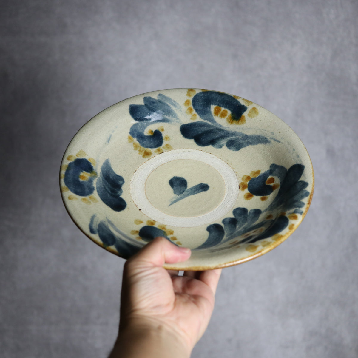 8寸皿1 飴 呉須釉 唐草 やちむん 陶器 北窯 松田共司工房