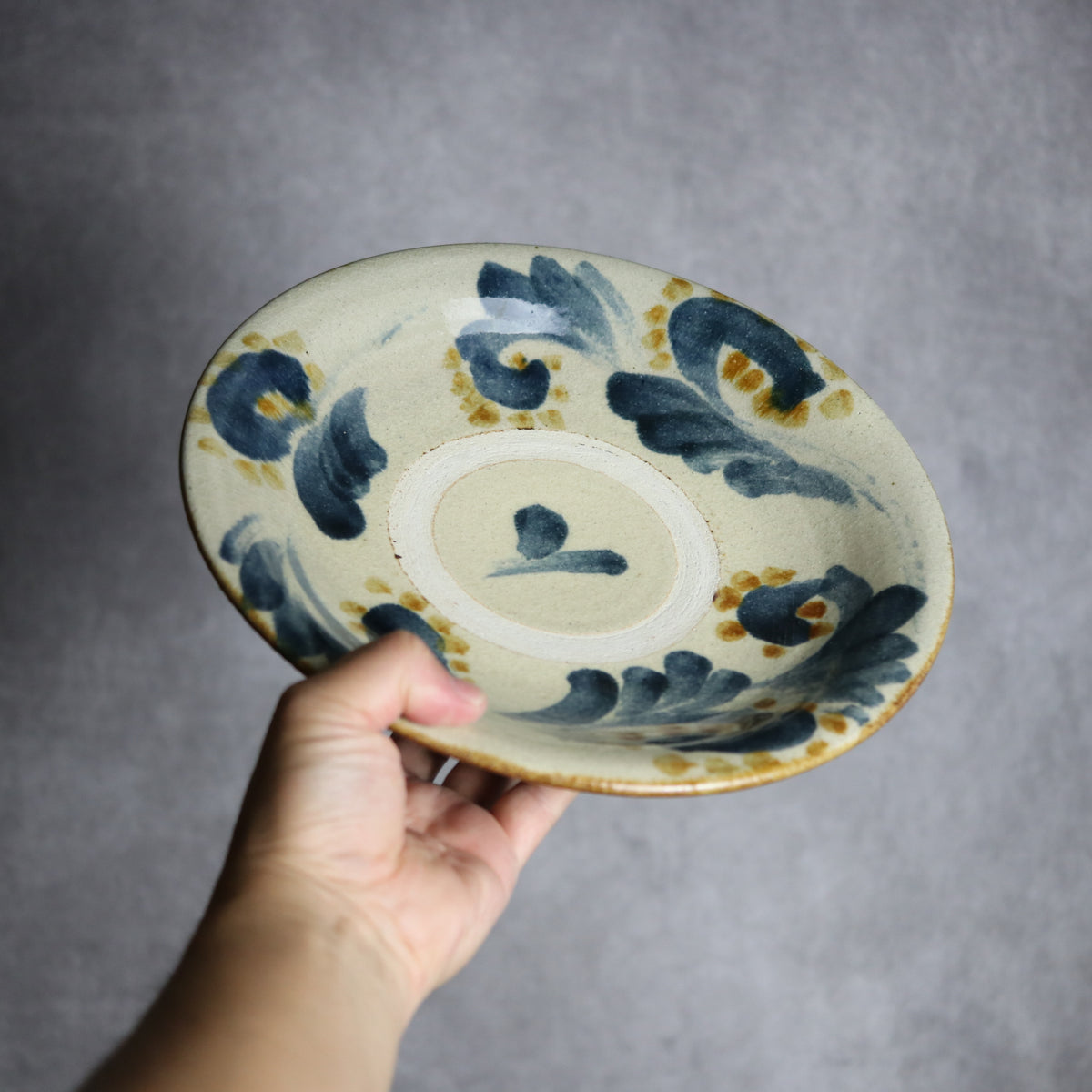 8寸皿1 飴 呉須釉 唐草 やちむん 陶器 北窯 松田共司工房