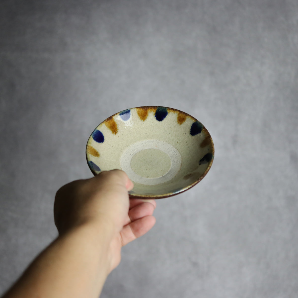 4寸皿1 飴 呉須釉 縁点打 やちむん 陶器 北窯 松田共司工房