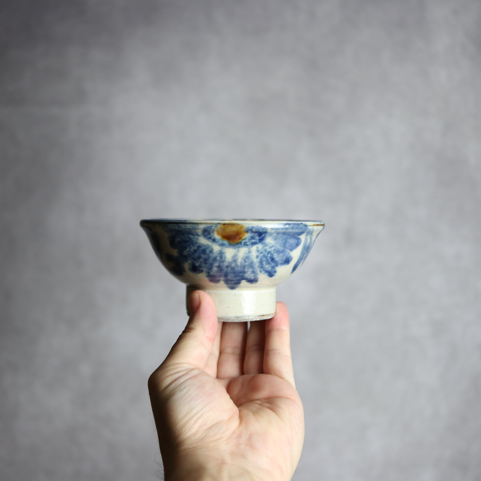 茂生窯 - 3.5寸マカイ3 飴 呉須釉 菊唐草 やちむん 陶器 茂生窯 - mundasui