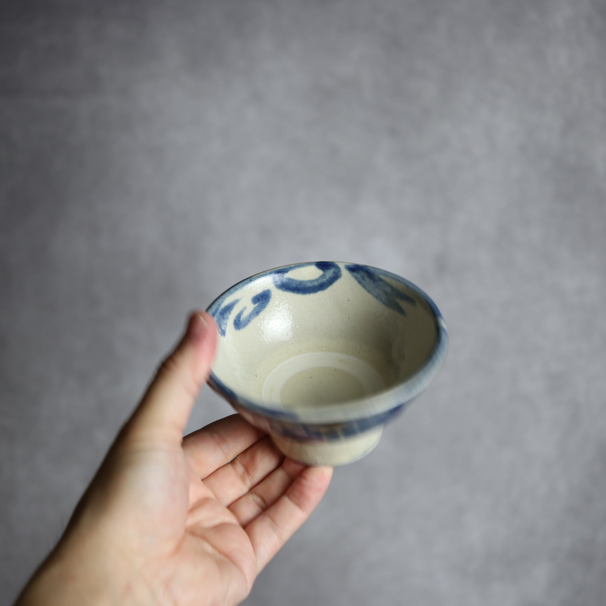 茂生窯 - 3.5寸マカイ3 飴 呉須釉 菊唐草 やちむん 陶器 茂生窯 - mundasui