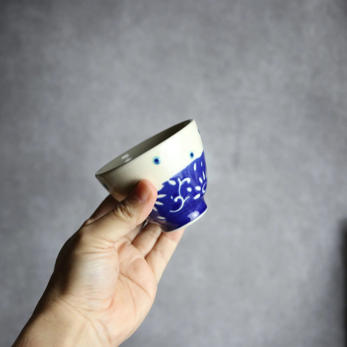丸湯呑 呉須釉 唐草 やちむん 陶器 高江洲陶磁器