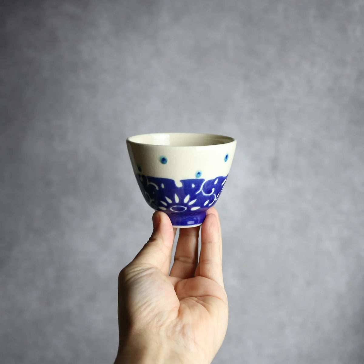丸湯呑 呉須釉 唐草 やちむん 陶器 高江洲陶磁器